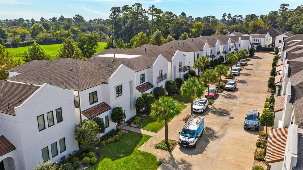 1713 Maravilla Dr, Houston, TX 77055 - photo 1