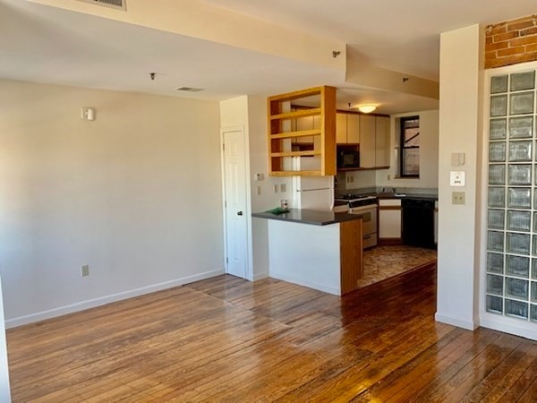 492 Commercial St unit 2, Boston, MA 02109 - photo 1