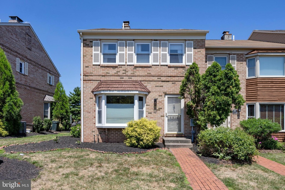 3916 Gatehouse Ln, Skippack, PA 19474 - photo 1