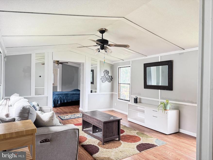 819 Leswood Ct, Dundalk, MD 21222 - photo 1