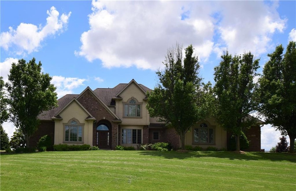 881 Meadowbrook Ave