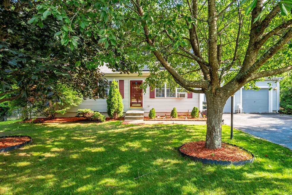 65 Santoro Rd, Worcester, MA 01606 - photo 1