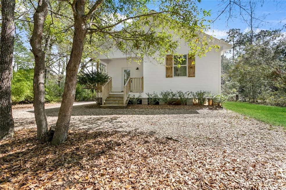 RESTFUL WELCOMING COTTAGE WITH INVITING FRONT PORC