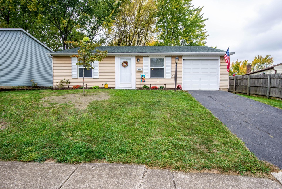 811 Eliots Oak Rd, Columbus, OH 43228 - photo 1