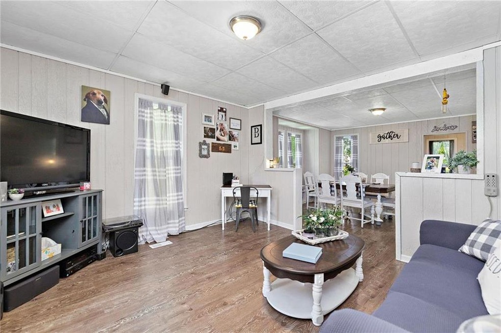 119 E Nichols St, Spring Hill, KS 66083 - photo 1