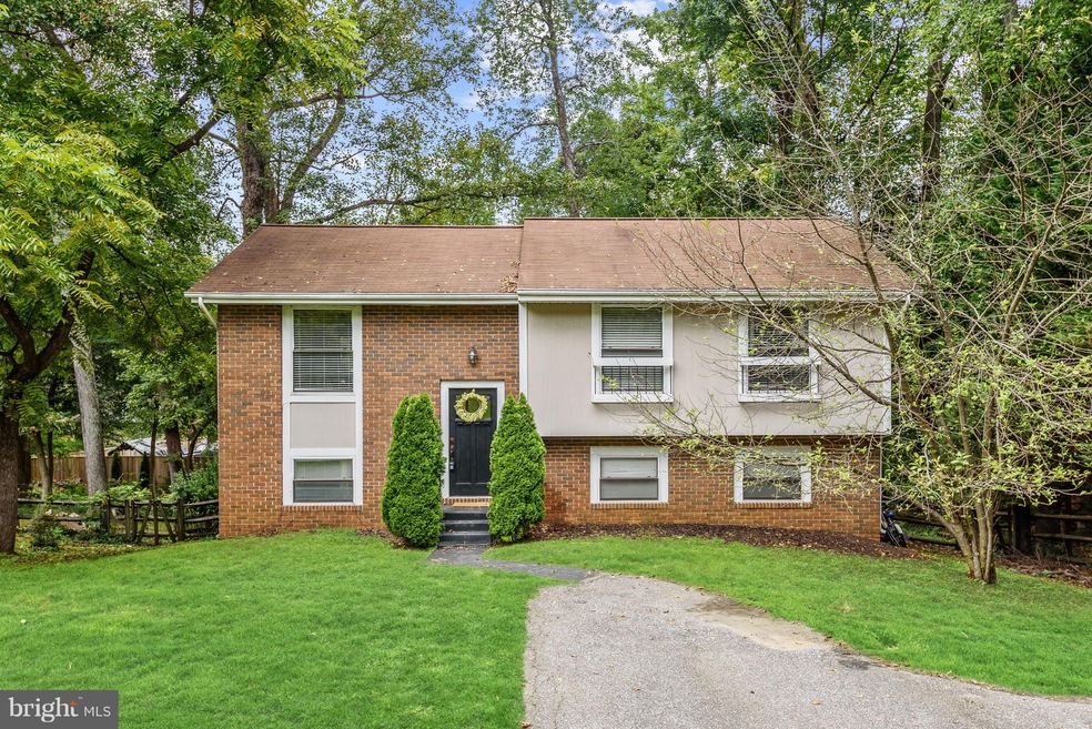 425 Beach Dr, Annapolis, MD 21403 - photo 1