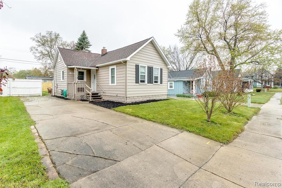 2725 16th Ave, Port Huron, MI 48060 - photo 1