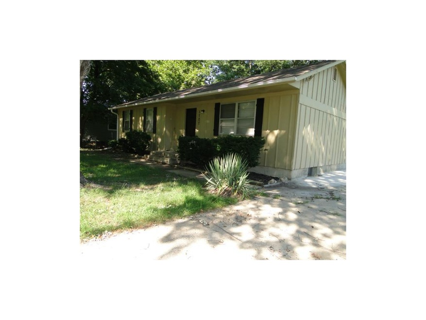 1707 SW Mitchell St, Oak Grove, MO 64075 - photo 1