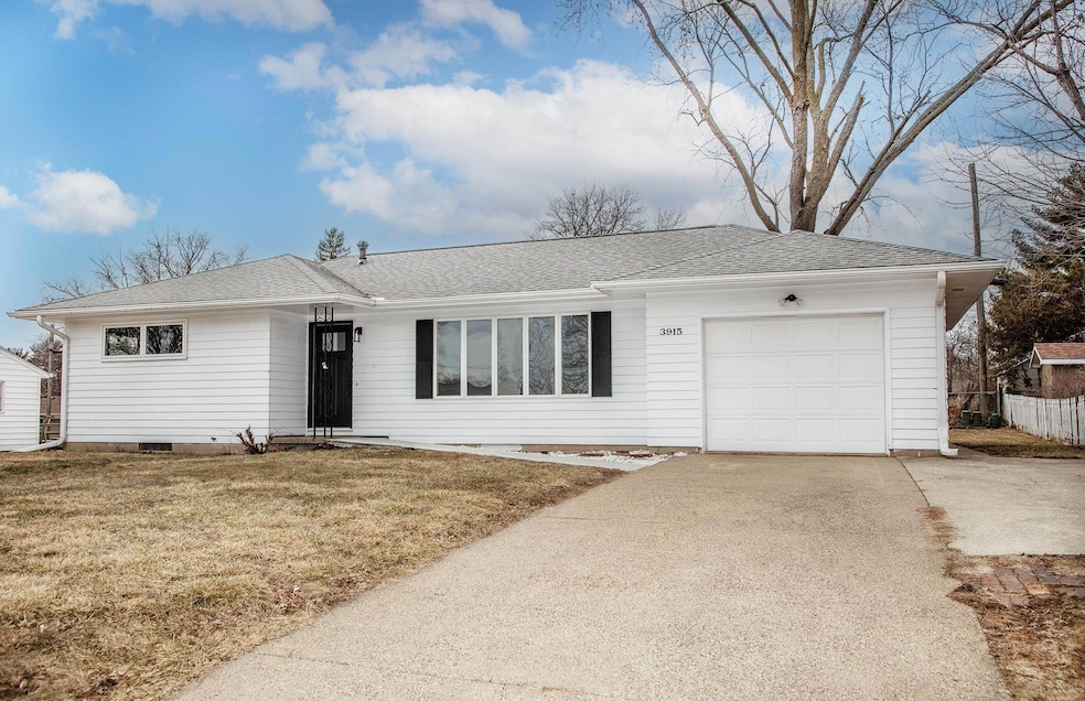 3915 Veralta Dr, Cedar Falls, IA 50613 - photo 1