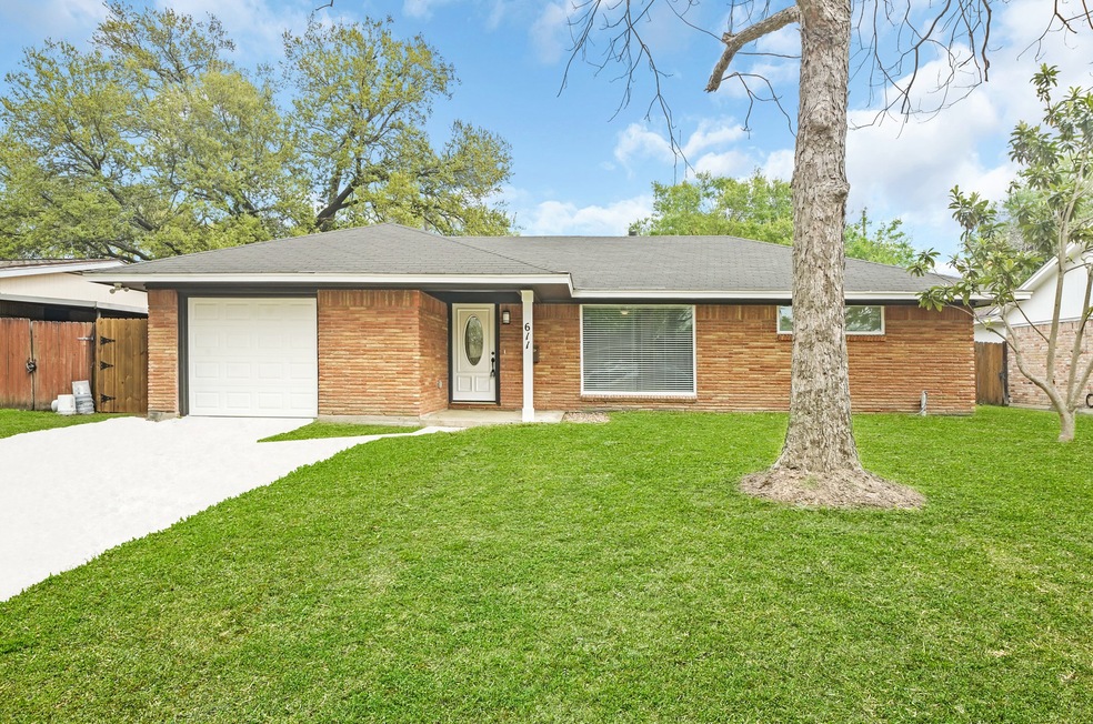 611 Spell St, Houston, TX 77022 - photo 1