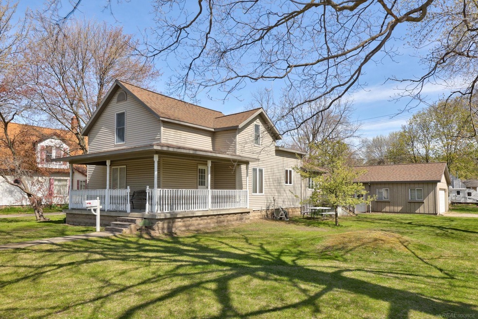 804 W Huron Ave, Vassar, MI 48768 - photo 1