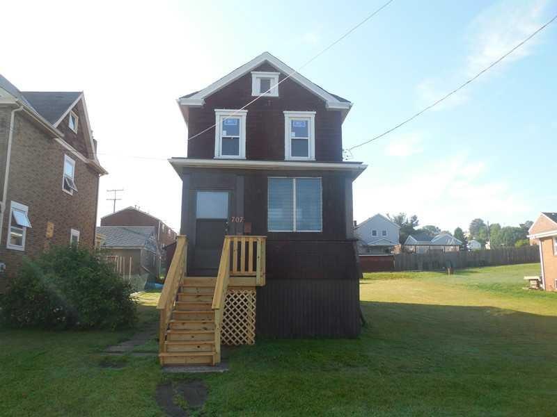 Exterior Front. Don t drive by! This fine 2 bedroo