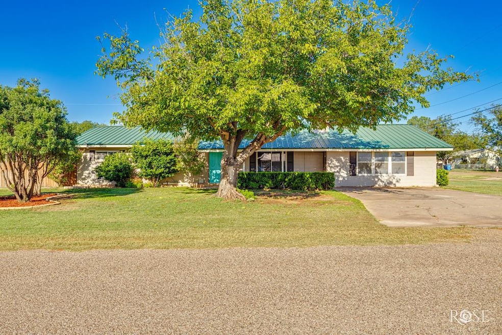 302 Key St, Bronte, TX 76933 - photo 1