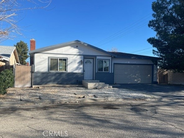 1853 Horizon Ln, Lancaster, CA 93535 - photo 1