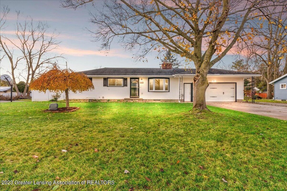 3707 Starlight Ln, Lansing, MI 48911 - photo 1