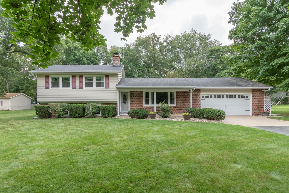 9205 Oakland Dr, Portage, MI 49024 - photo 1