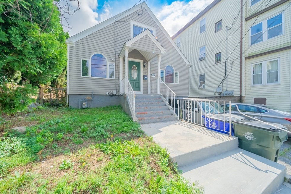 510 Whipple St, Fall River, MA 02724 - photo 1