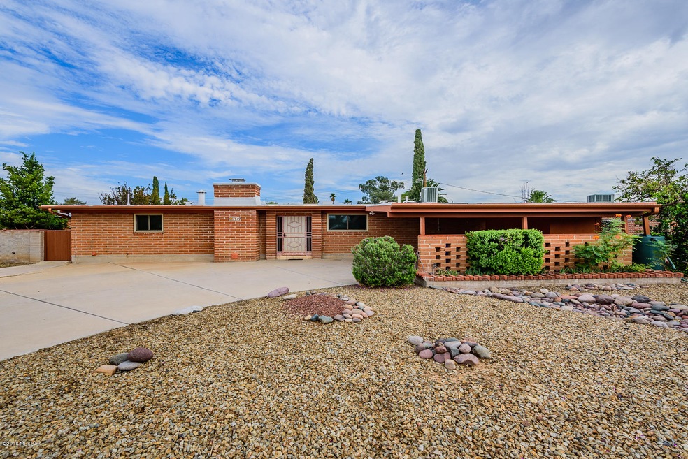 7549 front of home