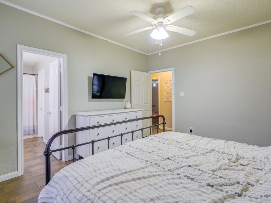 1044 County Road 855a, Alvin, TX 77511 - photo 1