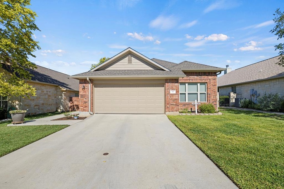 117 Clyde Run, Fredericksburg, TX 78624 - photo 1