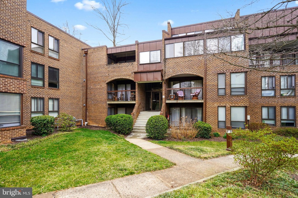 Chestnut Grove Condominiums unit 11224-327, Reston, VA 20190 - photo 1