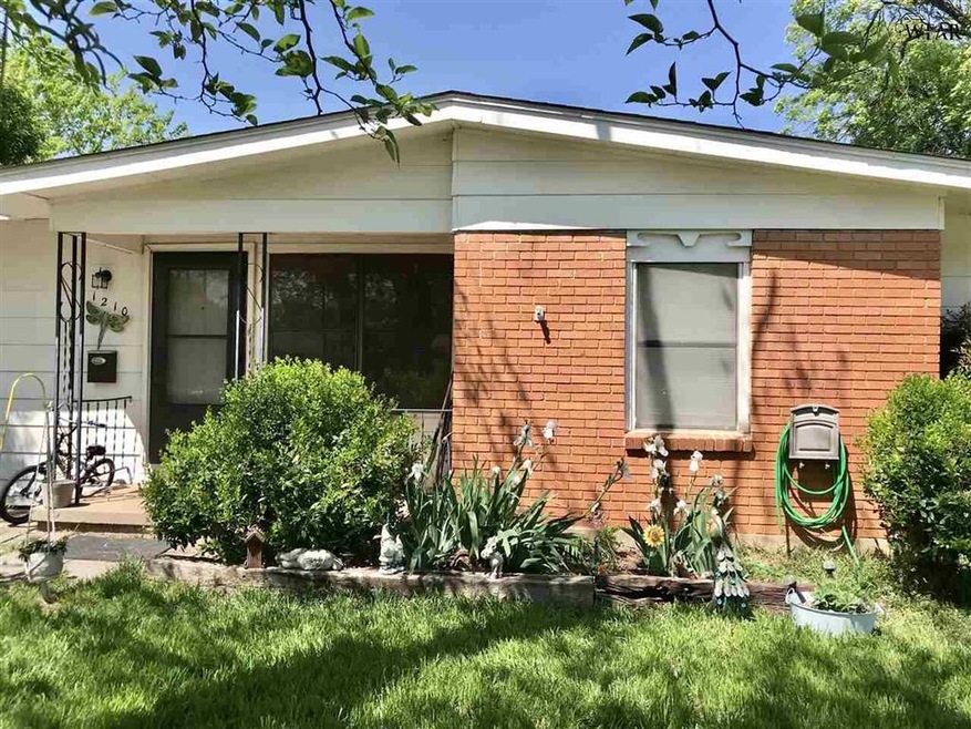 1210 Harvey Dr, Wichita Falls, TX 76302 - photo 1