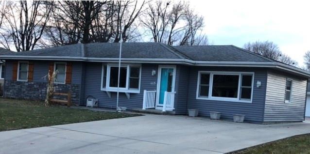 1113 E 15th St S, Newton, IA 50208 - photo 1