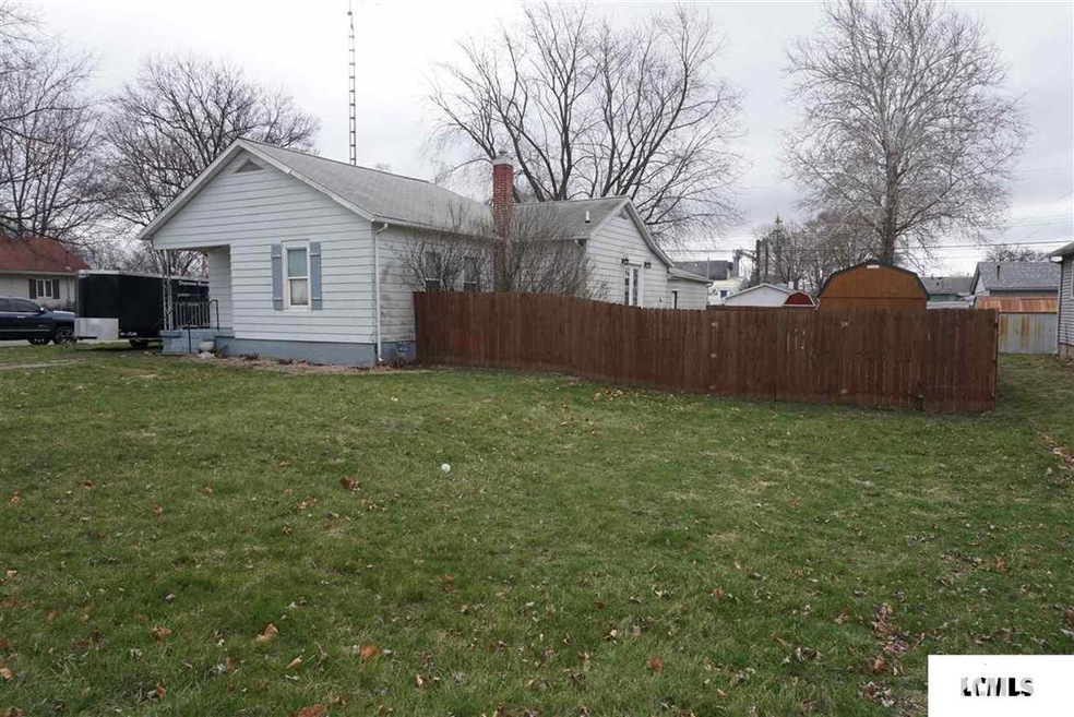1228 N Ottawa St, Lincoln, IL 62656 - photo 1