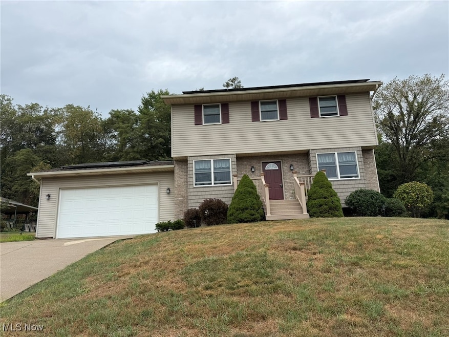 1024 Thomas Dr SW, New Philadelphia, OH 44663 - photo 1