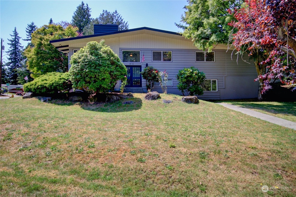 8110 E Glen Dr, Everett, WA 98203 - photo 1