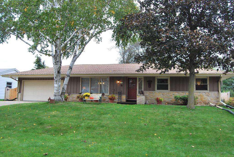 1550 N 119th St, Milwaukee, WI 53226 - photo 1