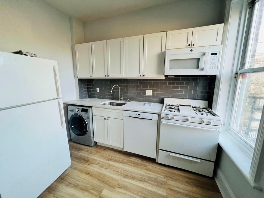 124 Wayne St, Jersey City, NJ 07302 - photo 1