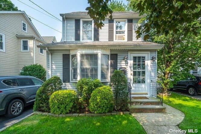 192 Capitol Ave, Williston Park, NY 11596 - photo 1