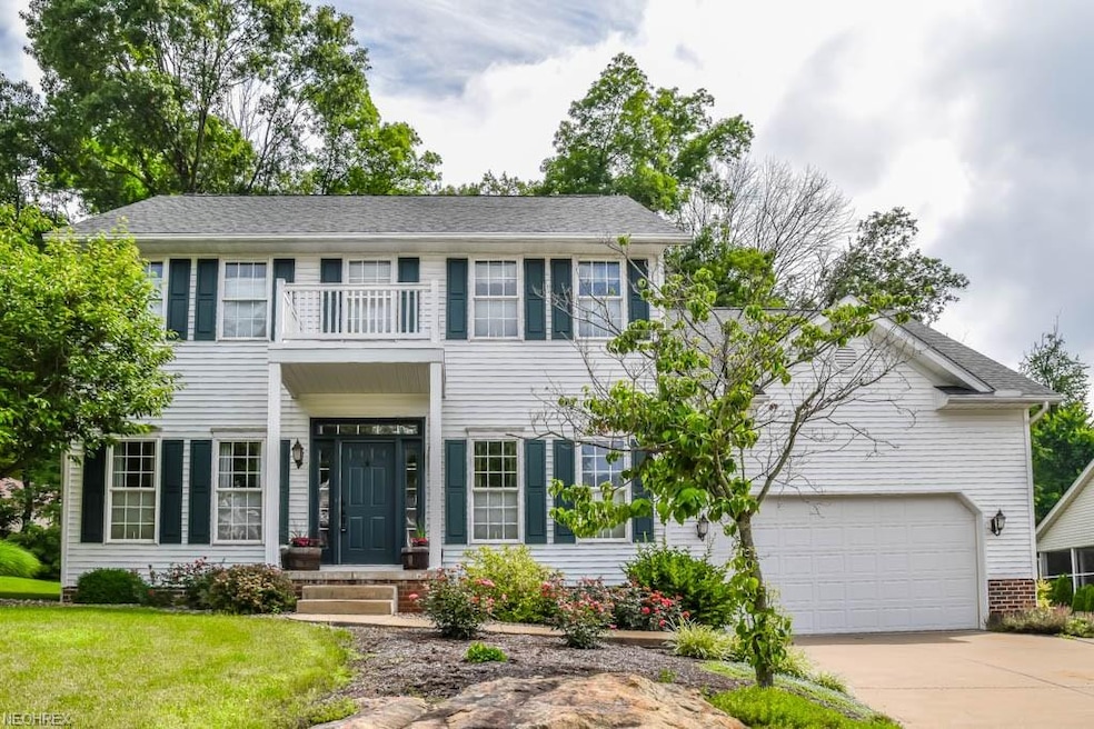 Beautiful 4 bedroom, 2.5 bath colonial in Hunters 
