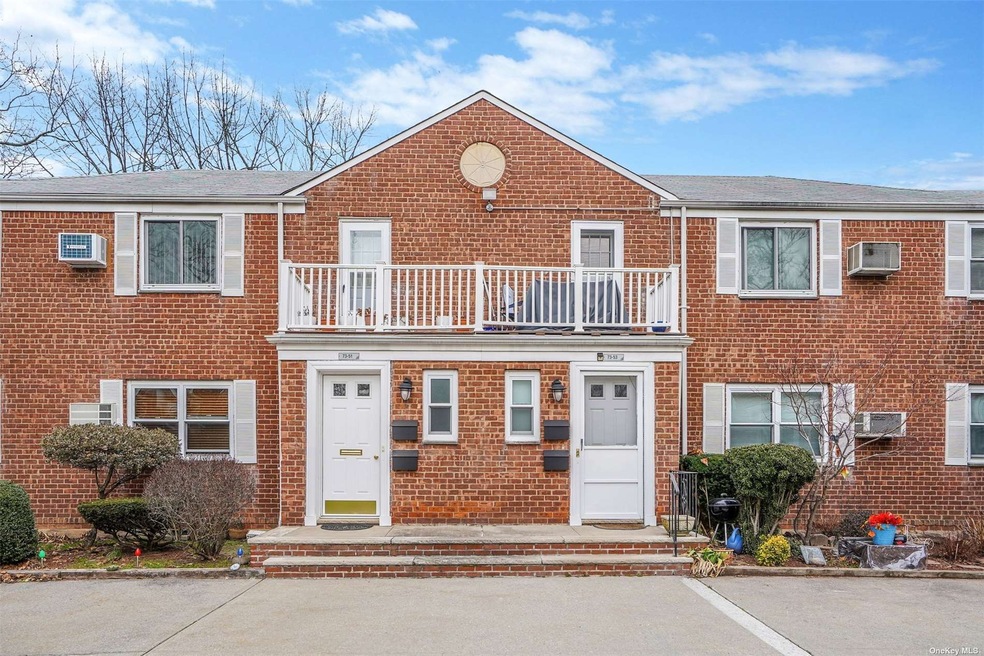 73-53 255th St unit G - 1, Glen Oaks, NY 11004 - photo 1