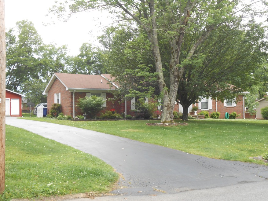 205 Cloverdale Rd, Shelbyville, TN 37160 - photo 1