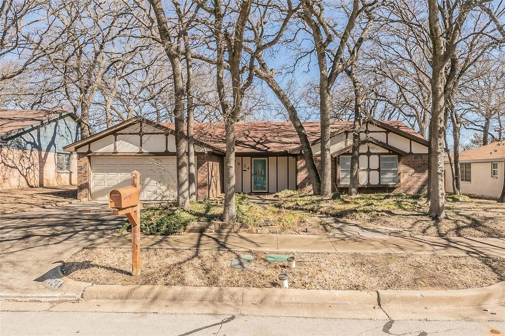 2924 Ridgewood Dr, Hurst, TX 76054 - photo 1