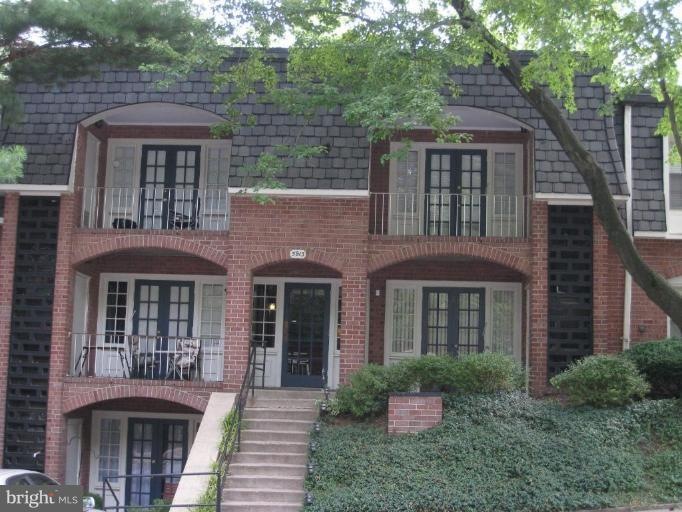 5913 Prince James Dr unit F, Springfield, VA 22152 - photo 1