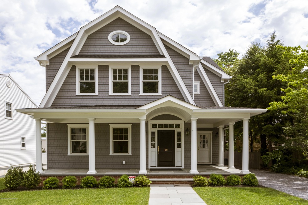 01_House Front