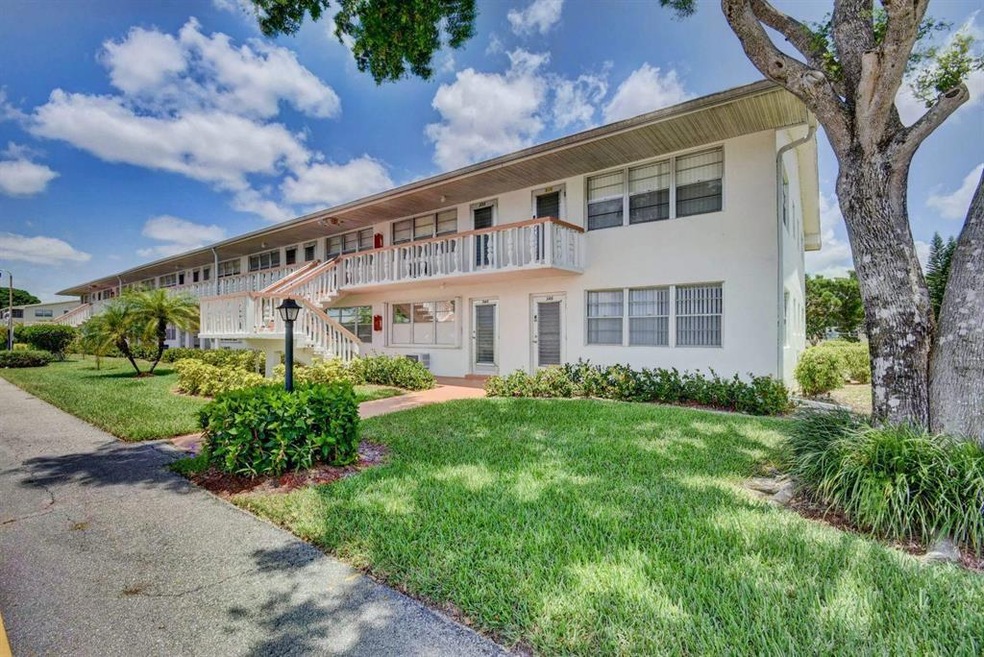 344 Camden O, West Palm Beach, FL 33417 - photo 1