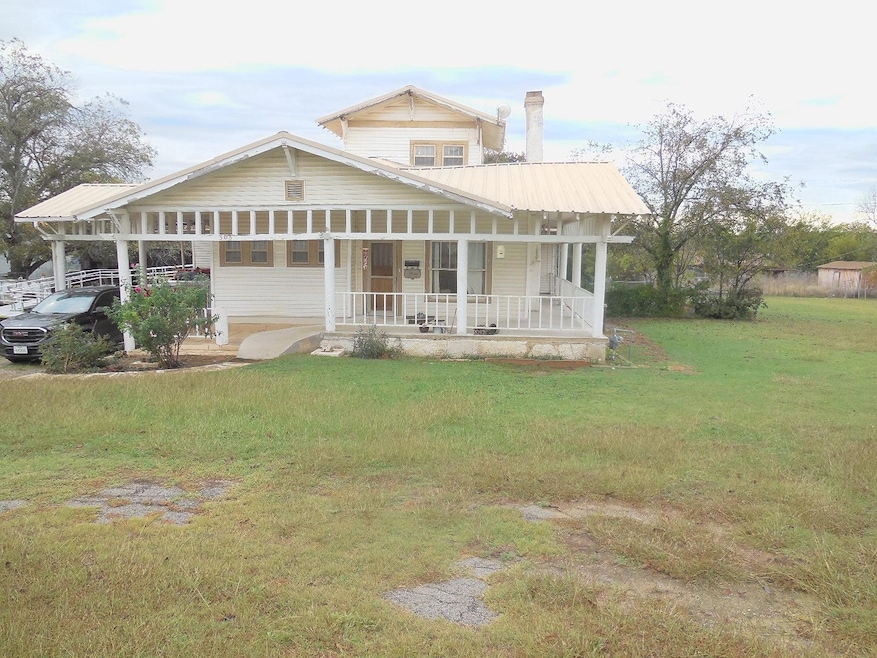 Country-style home featuring a porch and a front y