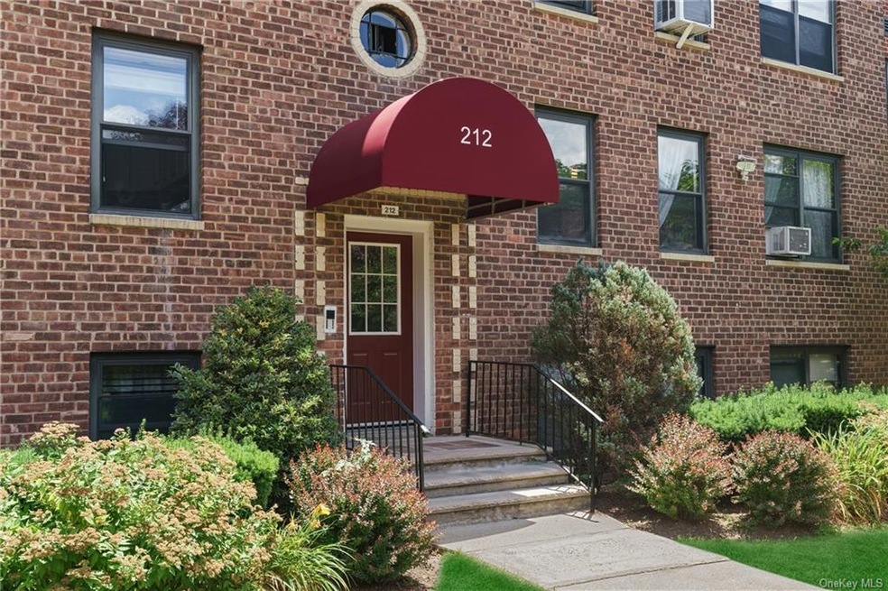 212 Richbell Rd unit B 4, Mamaroneck, NY 10543 - photo 1