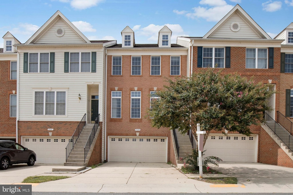 25269 Nesting Square, Chantilly, VA 20152 - photo 1