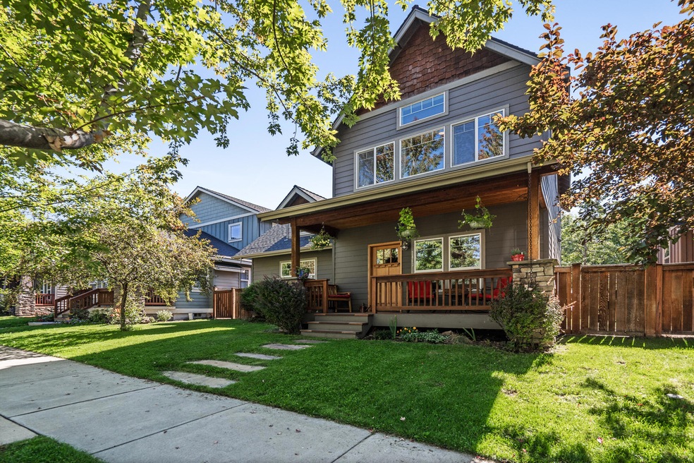 2863 NE Rainier Dr, Bend, OR 97701 - photo 1