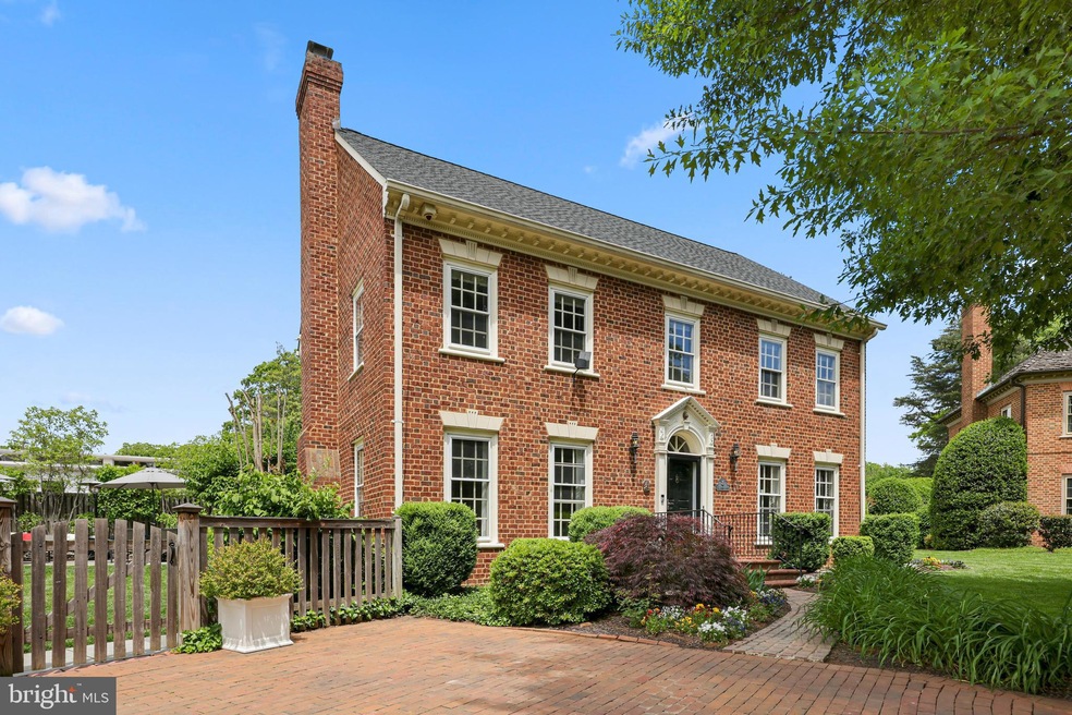 702 Kings Ct, Alexandria, VA 22302 - photo 1