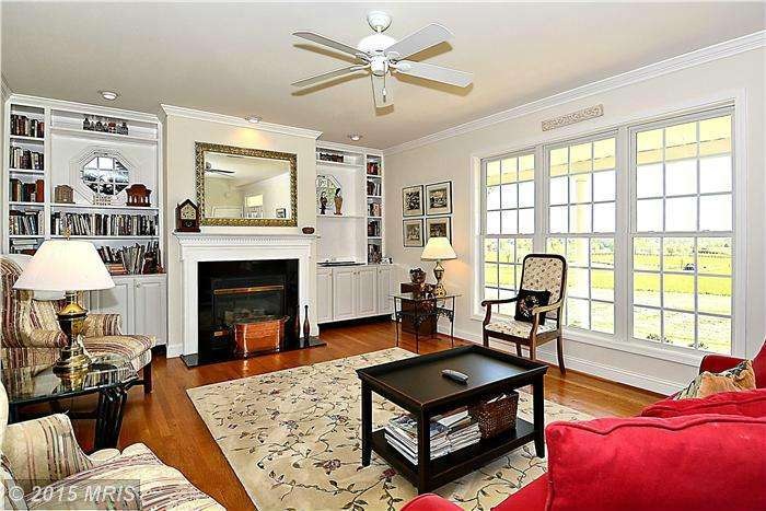 19443 Silcott Ln, Purcellville, VA 20132 - photo 1