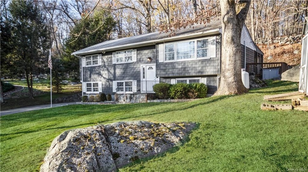 399 Oscawana Lake Rd, Putnam Valley, NY 10579 - photo 1