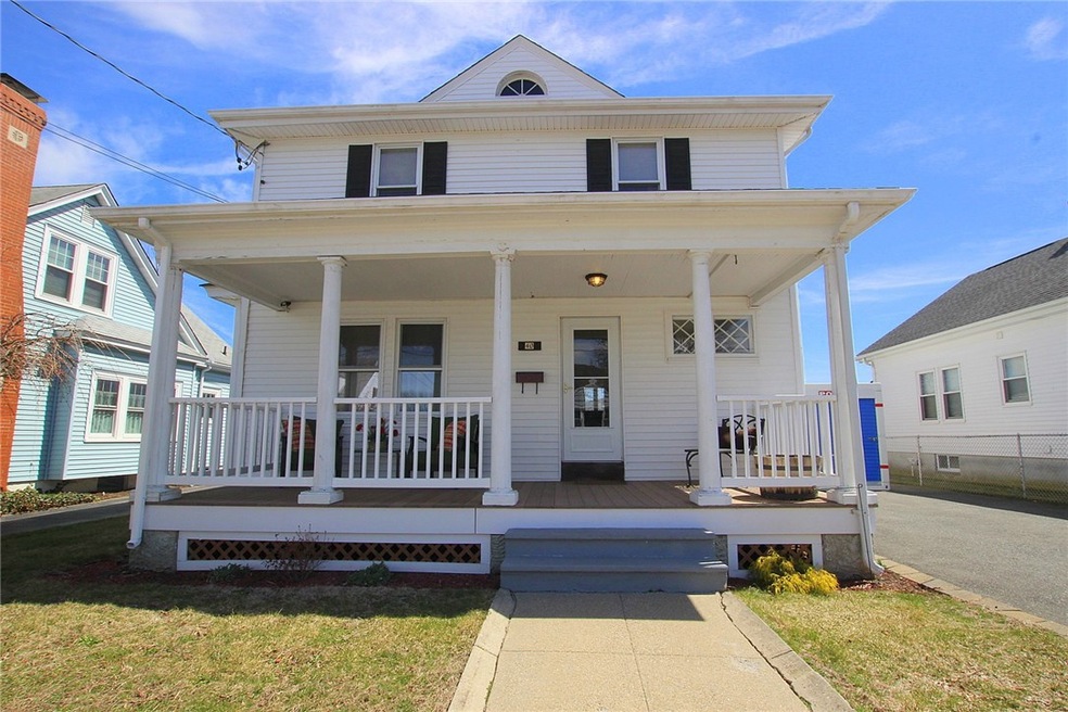 Charming farmers porch with trex deck