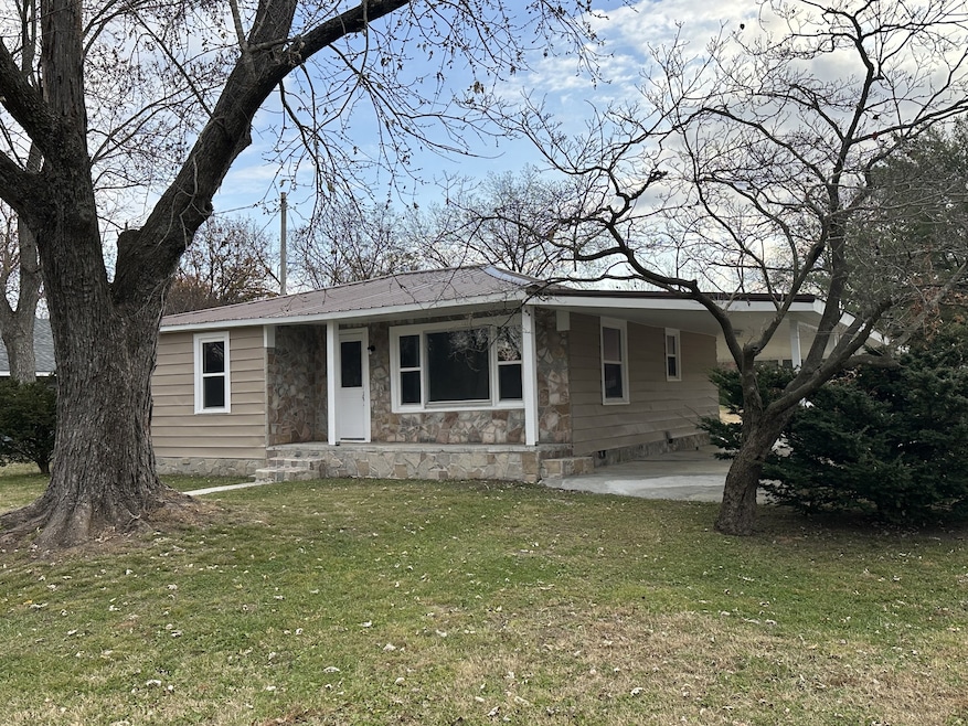 404 Horton St, Decherd, TN 37324 - photo 1