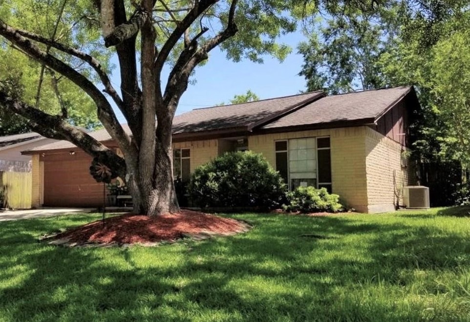 16627 Townes Rd, Friendswood, TX 77546 - photo 1